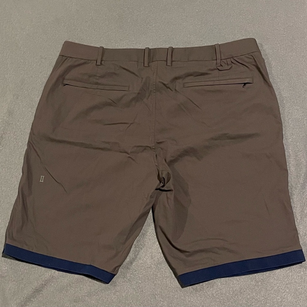Kit Ace shorts mens size 38 NWOT‎ gray/blue